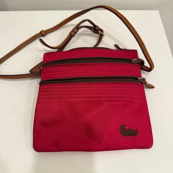 Dooney & Bourke Women’s Red Nylon Crossbody Bag Small Casual Everyday Purse - Picture 3 of 5